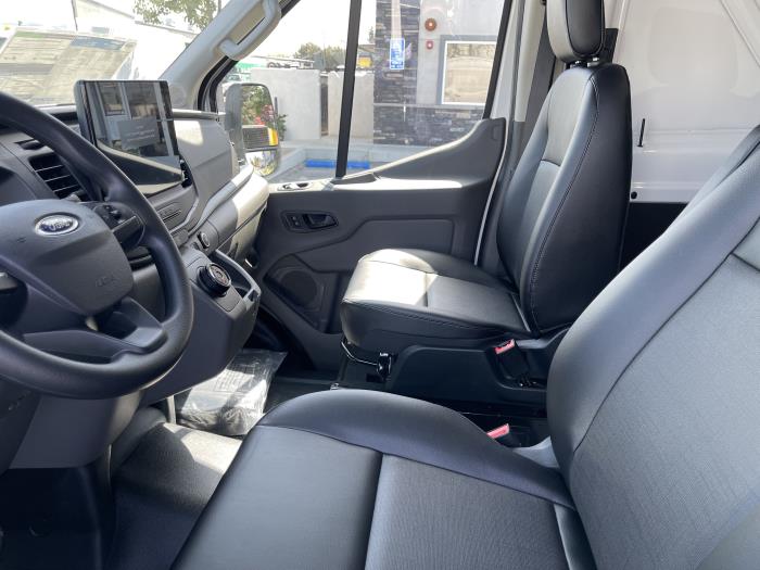 2022 Ford E-Transit-0