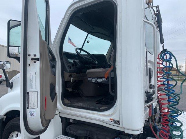 2017 Freightliner Cascadia-0