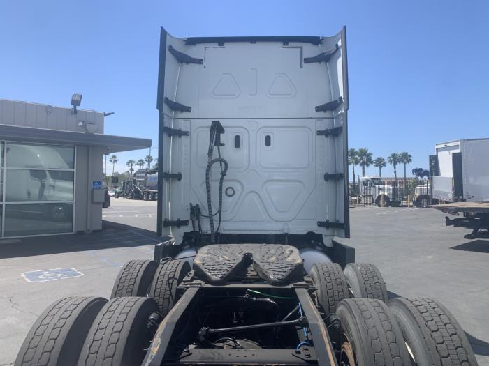 2018 Freightliner Cascadia-0