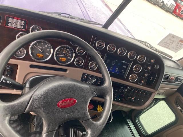2020 Peterbilt 389-0