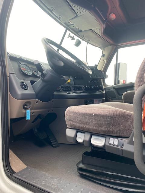 2018 Freightliner Cascadia-1