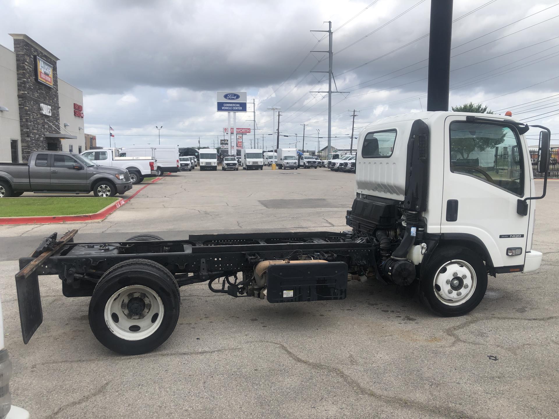 Used 2016 Isuzu NQR Regular Cab 4x2, Cab Chassis for sale #1429664 - photo 2