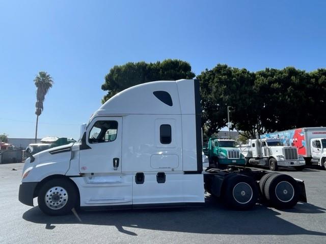 2019 Freightliner Cascadia-0