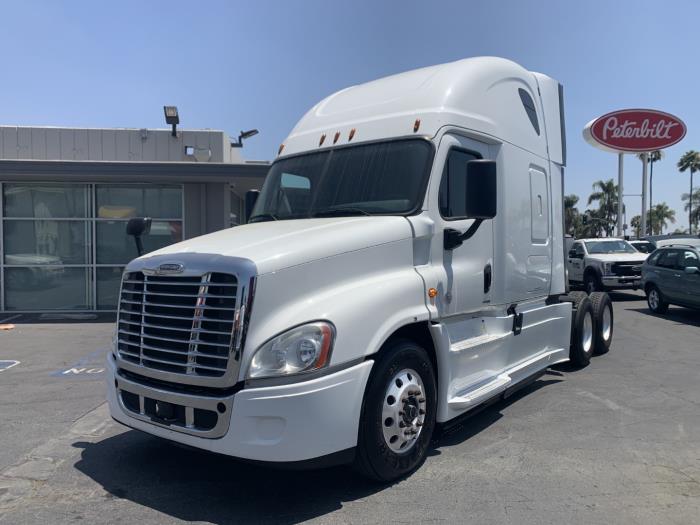 2016 Freightliner Cascadia-0