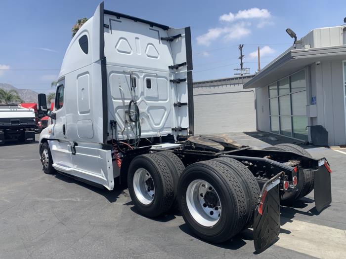 2016 Freightliner Cascadia-0