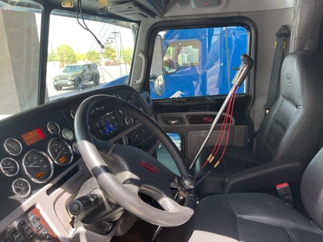 2020 Peterbilt 389-0