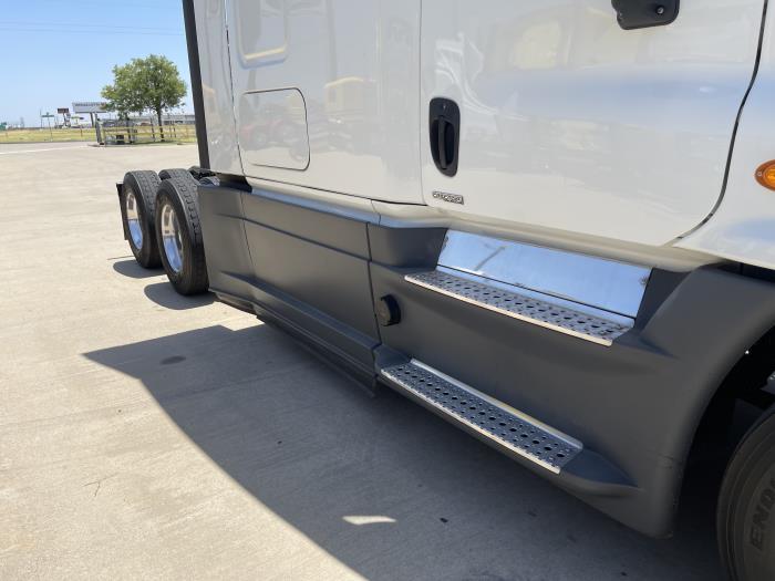 2018 Freightliner Cascadia-0
