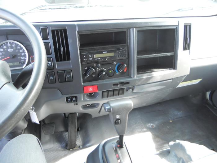 2016-isuzu-npr-xd-morgan-corp-van