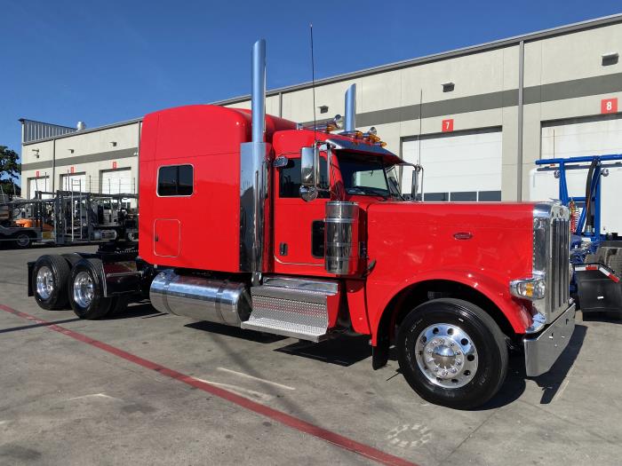 2023 Peterbilt 389