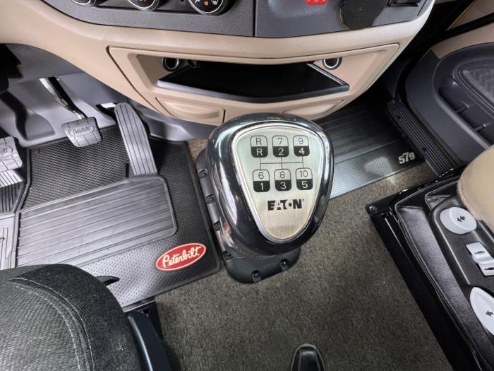 2017 Peterbilt 579-0