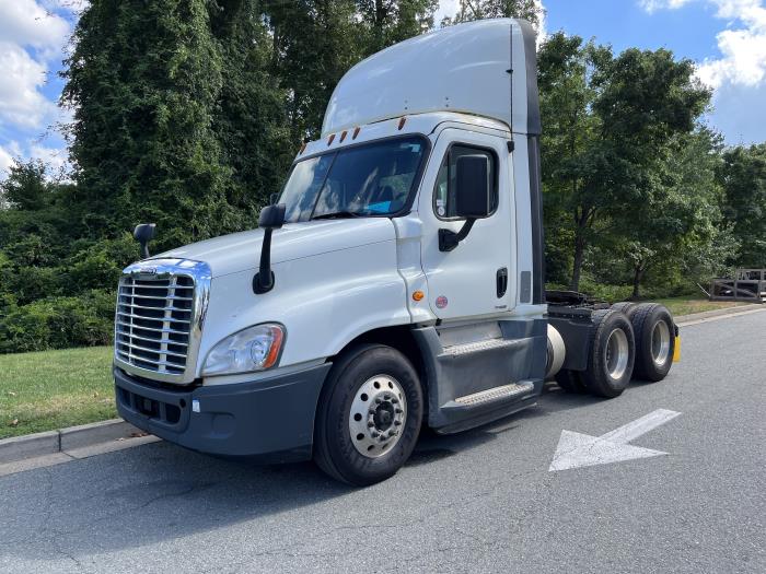 2017 Freightliner Cascadia-0