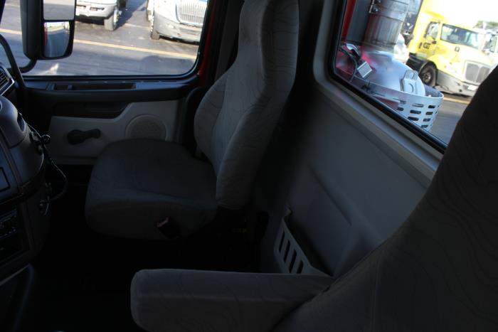 2015 Volvo VNL64T300-0