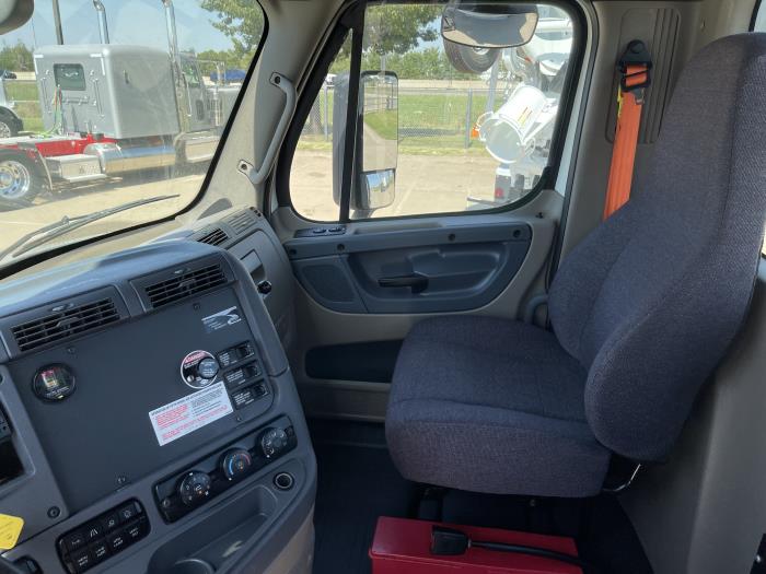 2018 Freightliner Cascadia-0