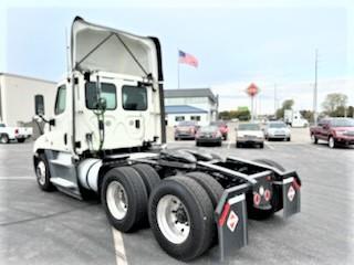 2017 Freightliner Cascadia-0