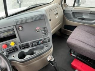 2017 Freightliner Cascadia-0