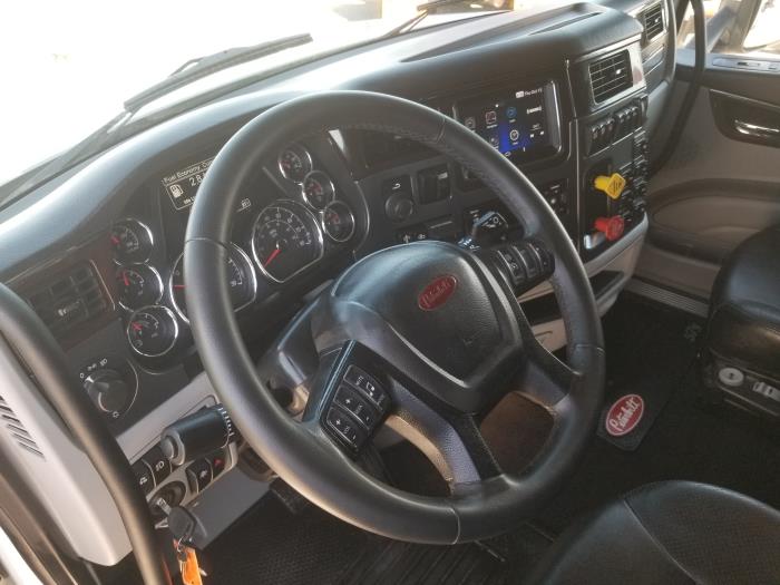 2019 Peterbilt 579-0