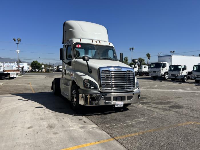 2016 Freightliner Cascadia-0