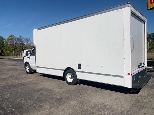 2022 Ford E-450-0