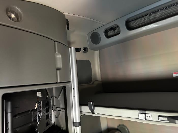 2019 Volvo VNL64T860-0