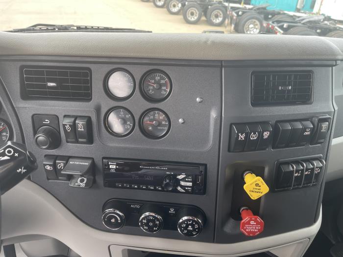 2021 Peterbilt 579-0