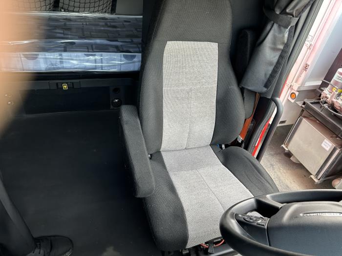 2019 Freightliner Cascadia-0