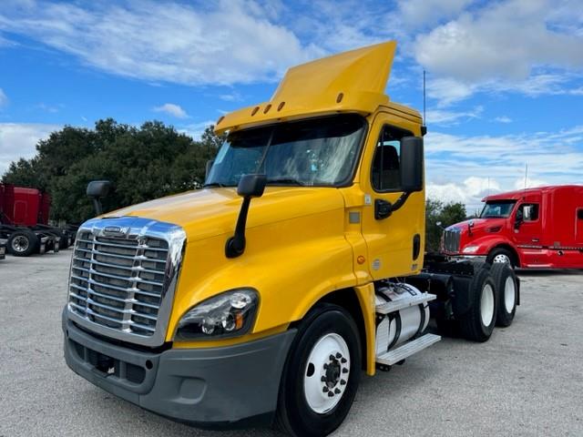 2015 Freightliner Cascadia-0