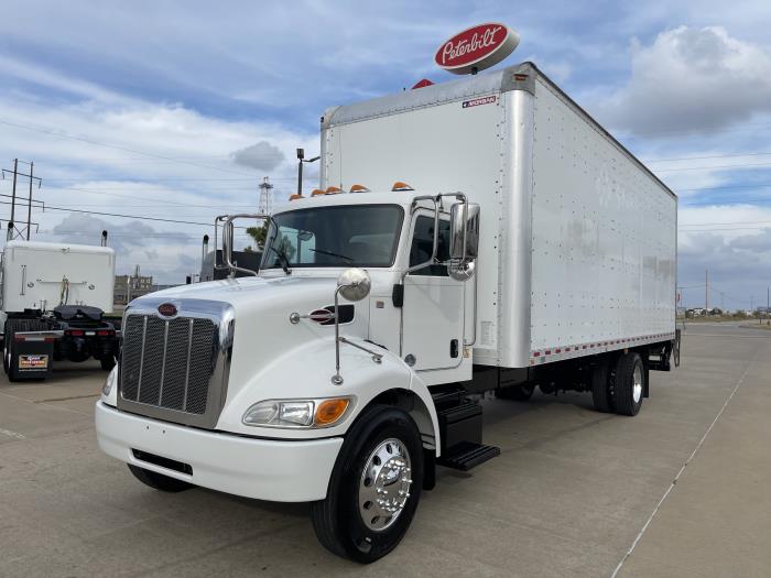 2017 Peterbilt 330-0