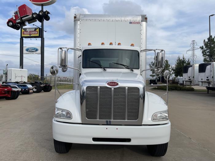 2017 Peterbilt 330-0