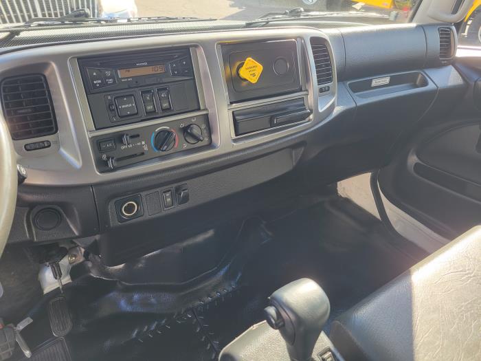 2015 Hino 268A-0