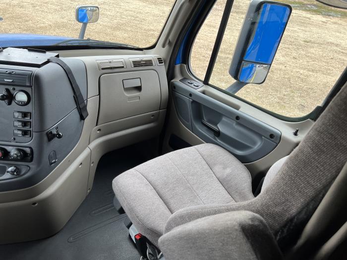 2016 Freightliner Cascadia-0