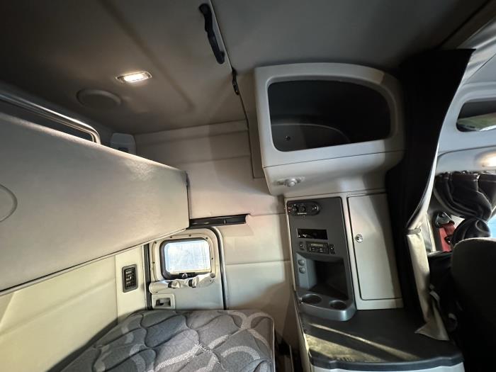 2019 Peterbilt 579-0