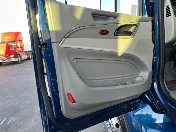 2019 Peterbilt 579-0
