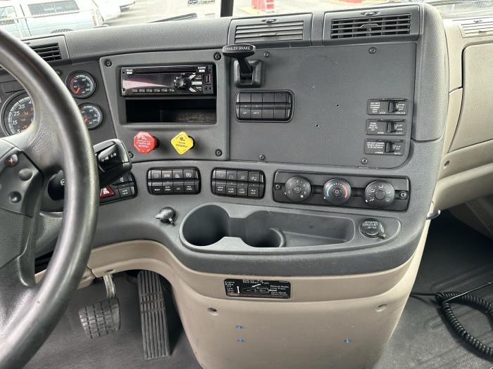 2018 Freightliner Cascadia-0