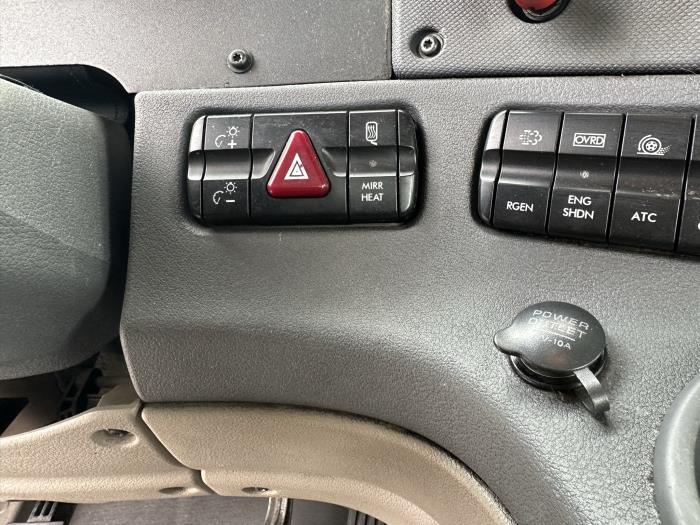 2018 Freightliner Cascadia-0