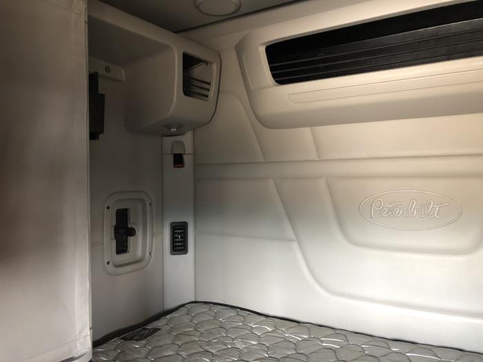 2018 Peterbilt 579-0