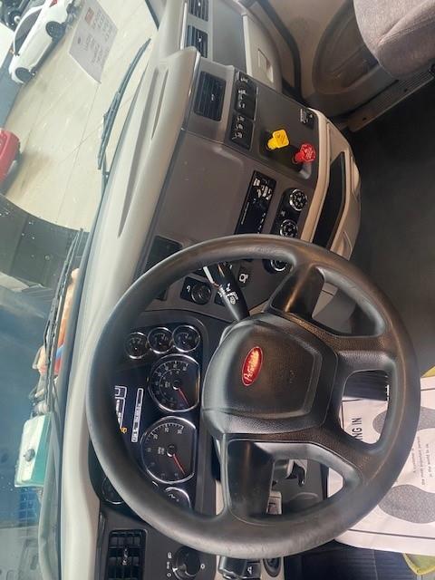 2019 Peterbilt 579-0