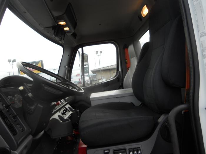 2015 Freightliner Business Class M2 106-0
