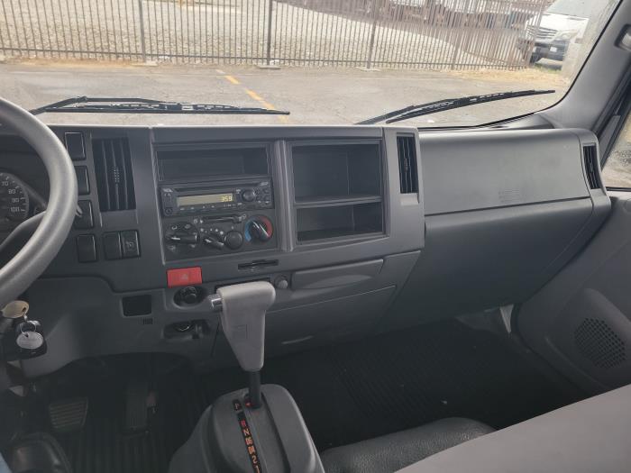 2021 Isuzu NPR-0