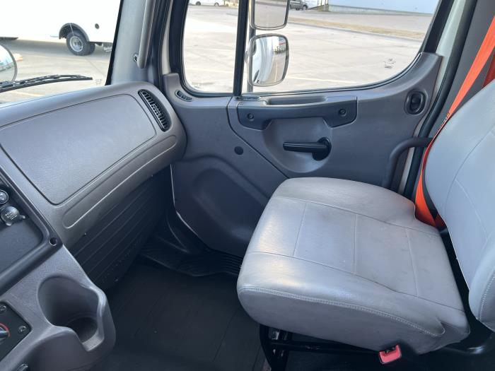 2016 Freightliner Business Class M2 106-0