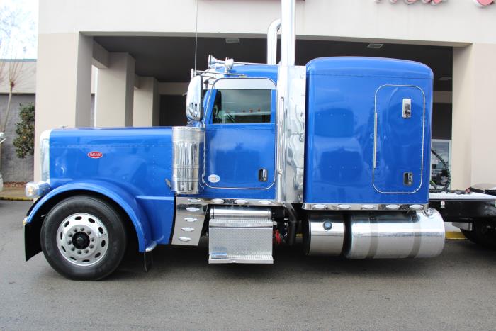 2020 Peterbilt 389-0