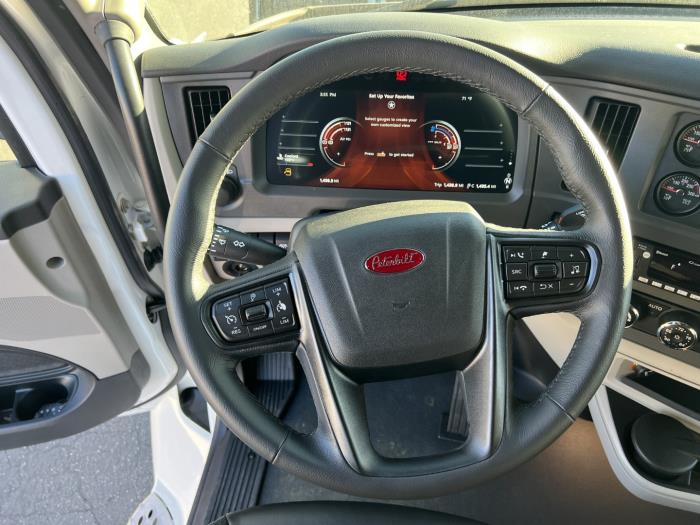 2023 Peterbilt 579-0