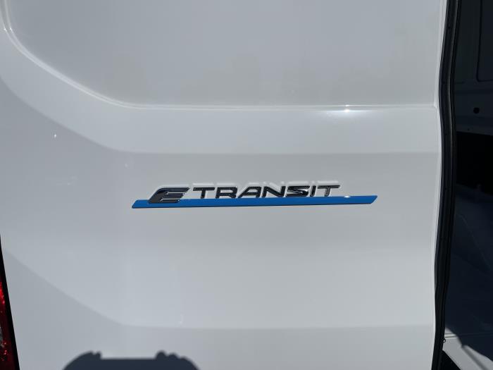 2023 Ford E-Transit-11