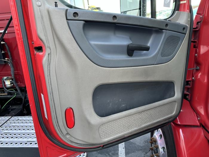 2018 Freightliner Cascadia-0