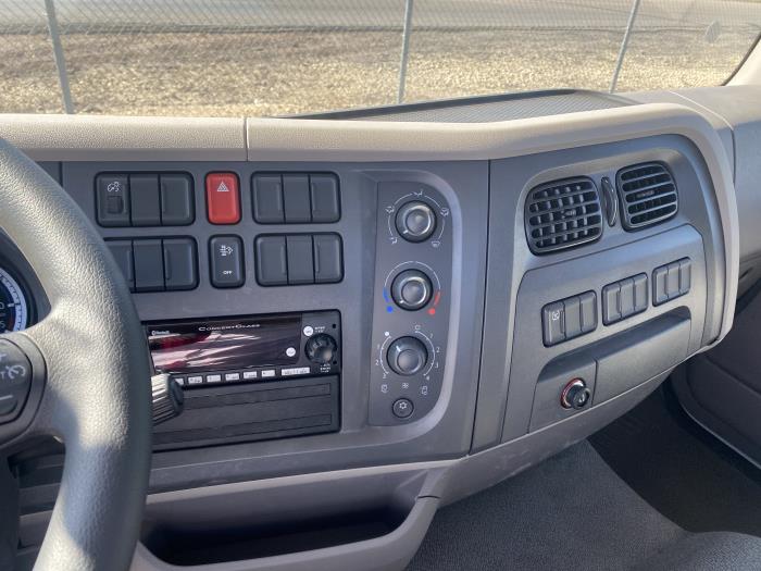 2023 Peterbilt 220-0