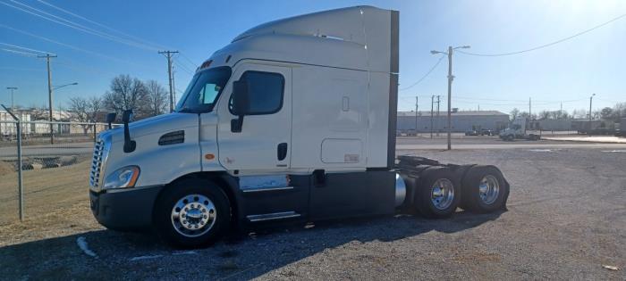 2018 Freightliner Cascadia-0