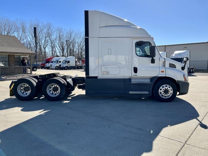 2018 Freightliner Cascadia-0