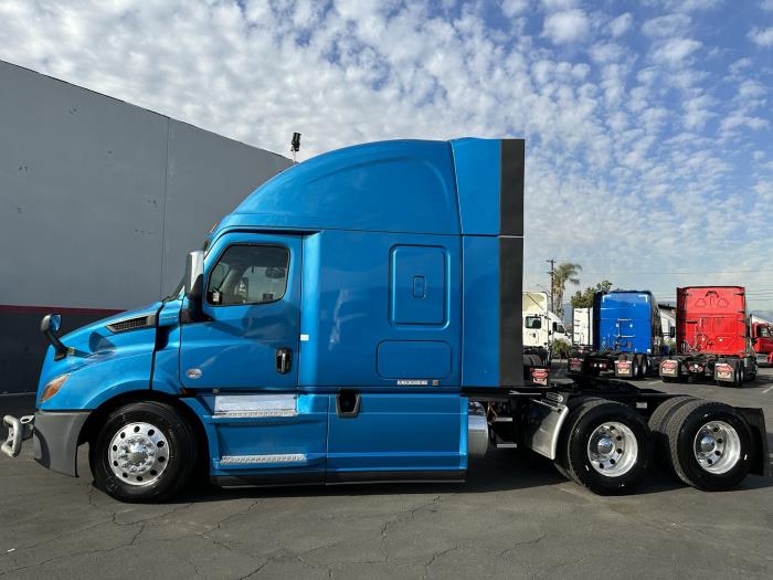 2019 Freightliner Cascadia-0