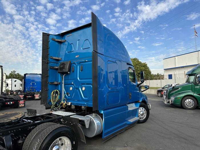 2019 Freightliner Cascadia-0