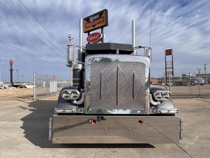 2021 Peterbilt 389-0