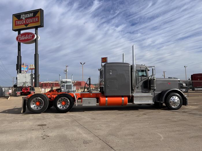 2021 Peterbilt 389-0